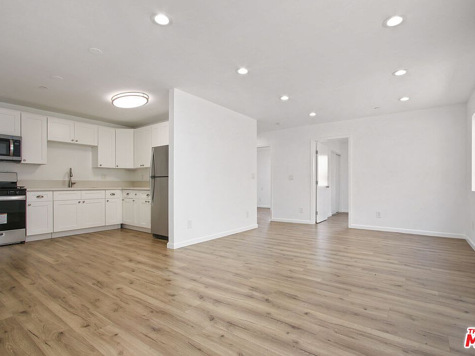 1st image of 649 W 92nd St