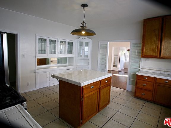 4th image of 25 Clubhouse Ave