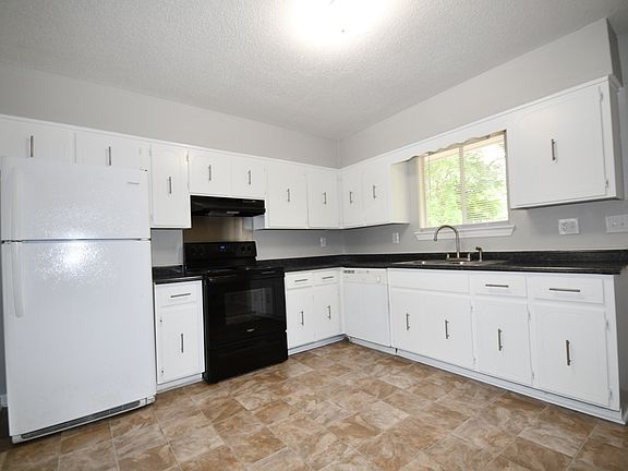 3rd image of 5229 Hickory Woods Ln APT A