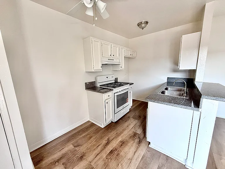 11959 Runnymede St #7 — Photo 6