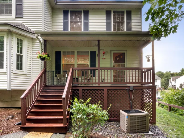 73 Lochmere Lane, Nashua, NH 03063