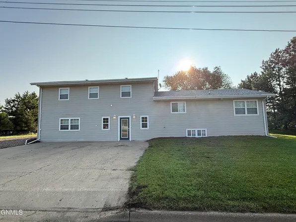 205 Dakota St S, Elgin, ND 58533