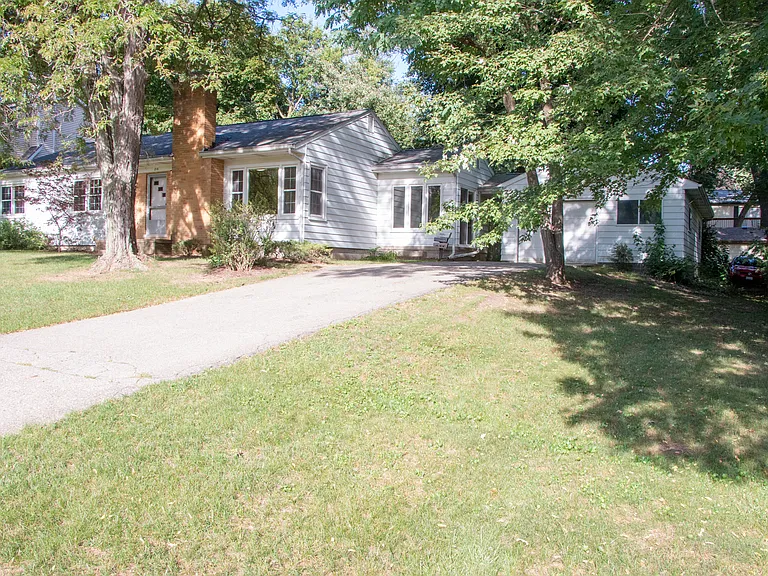 216 N Church St — Photo 2