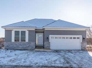 795 Crossroads Ct, Chanhassen, MN 55317