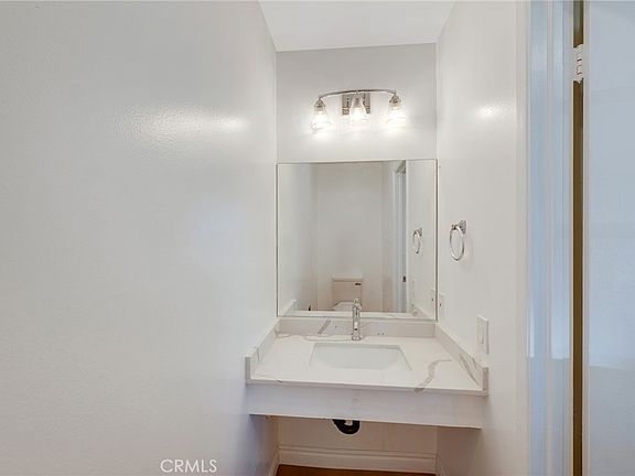 5th image of 410 N Cerritos Ave