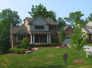 6984 Hubbard Cir, Clarkston, MI 48348