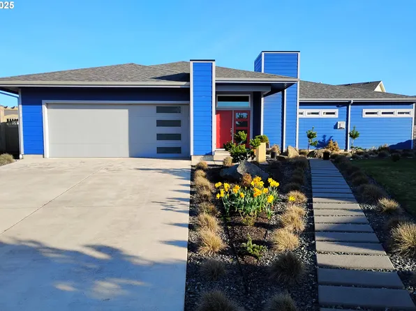 2638 Cedar Loop Dr, Bandon, OR 97411