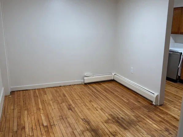 291 Pembroke St APT 3, Suncook, NH 03275