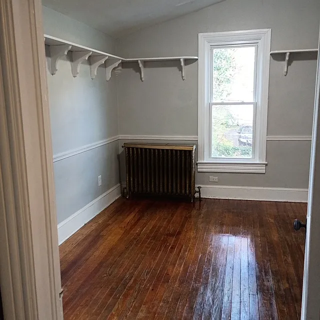 413 S Queen St — Photo 2