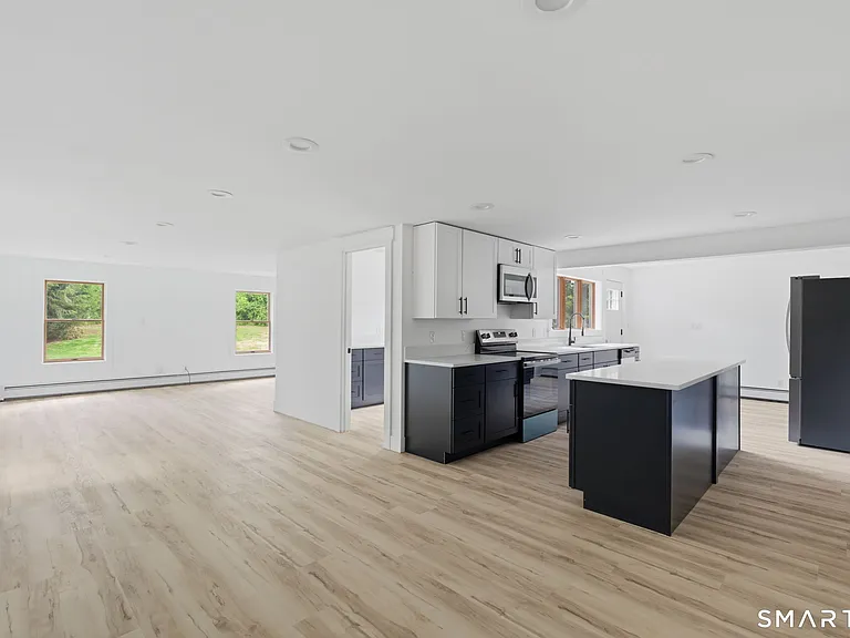 765 Norwich Ave — Photo 12