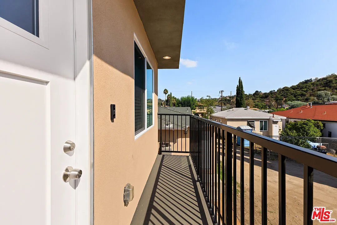 2 bed, 2.0 bath, 750 sqft, $2,995 — Photo 3