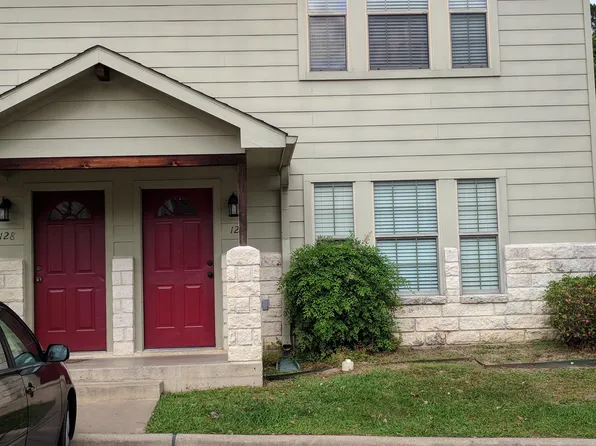 126 Yegua Cir, Huntsville, TX 77340