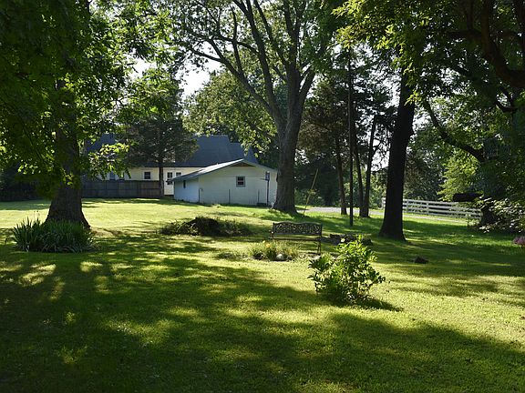 5th image of 270 E Van Buren Ave