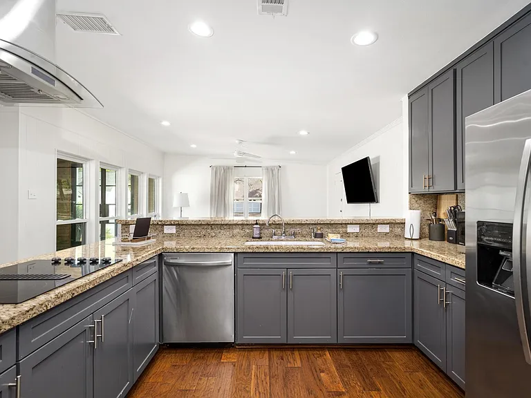13122 Barryknoll Ln — Photo 11