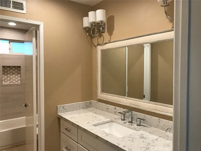 511 Mariposa Ave — Photo 14