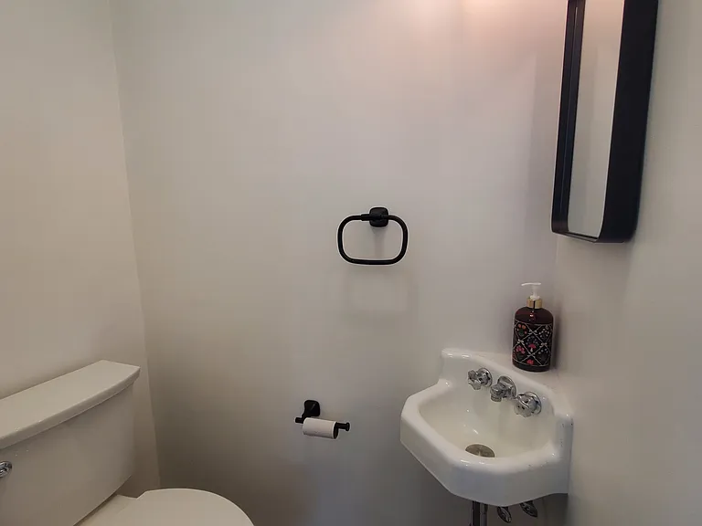 10 Silver St #1 — Photo 7