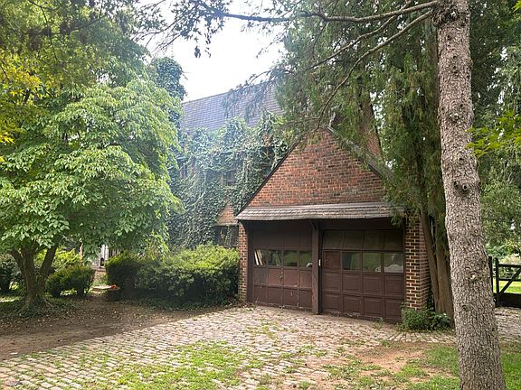 3rd image of 1742 Williams Way