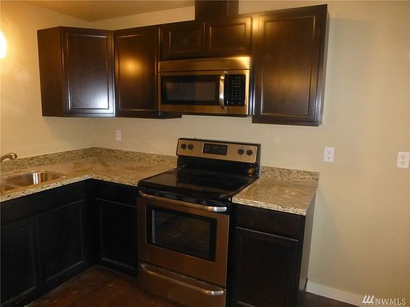 5th image of 780 SW Marion Dr