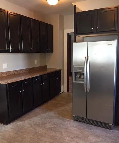 142 N Macomb St — Photo 14