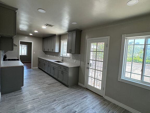 4th image of 5025 Daleview Ave