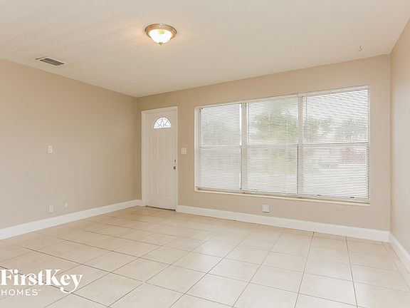 5th image of 2750 NE 8th Ave