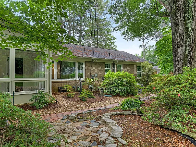 421 Blairmore Dr — Photo 29