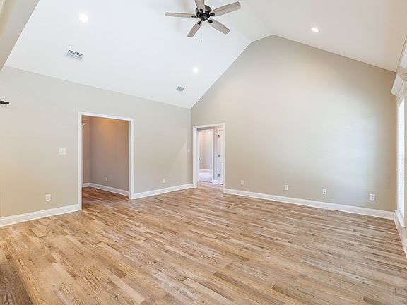 5th image of 3826 Coventry Dr