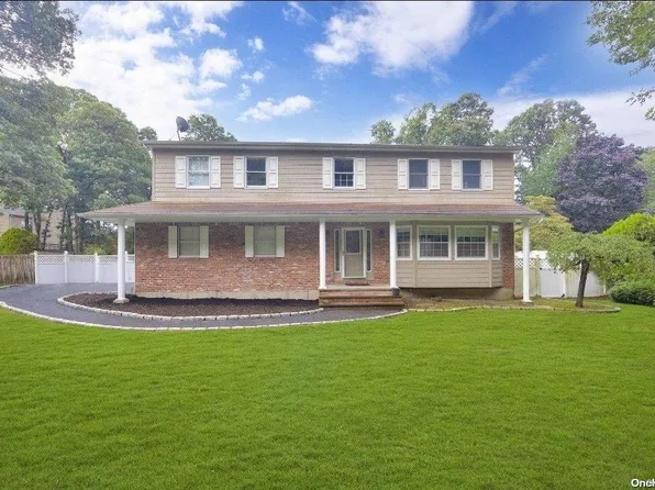 16 Spruce Circle, Farmingville, NY 11738