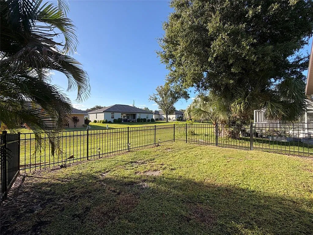 4 bed, 2.5 bath, 2380 sqft, $2,950 — Photo 3