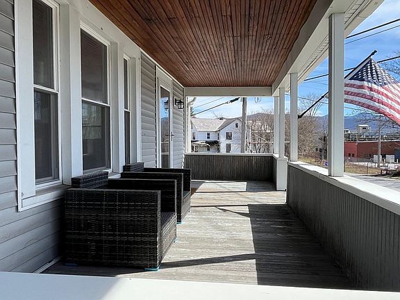 4th image of 213 Columbian Avenue