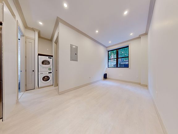 3rd image of 228 E 84th St APT 1C