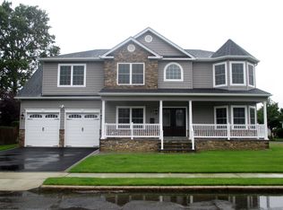 14 Clarissa Dr, Syosset, NY 11791