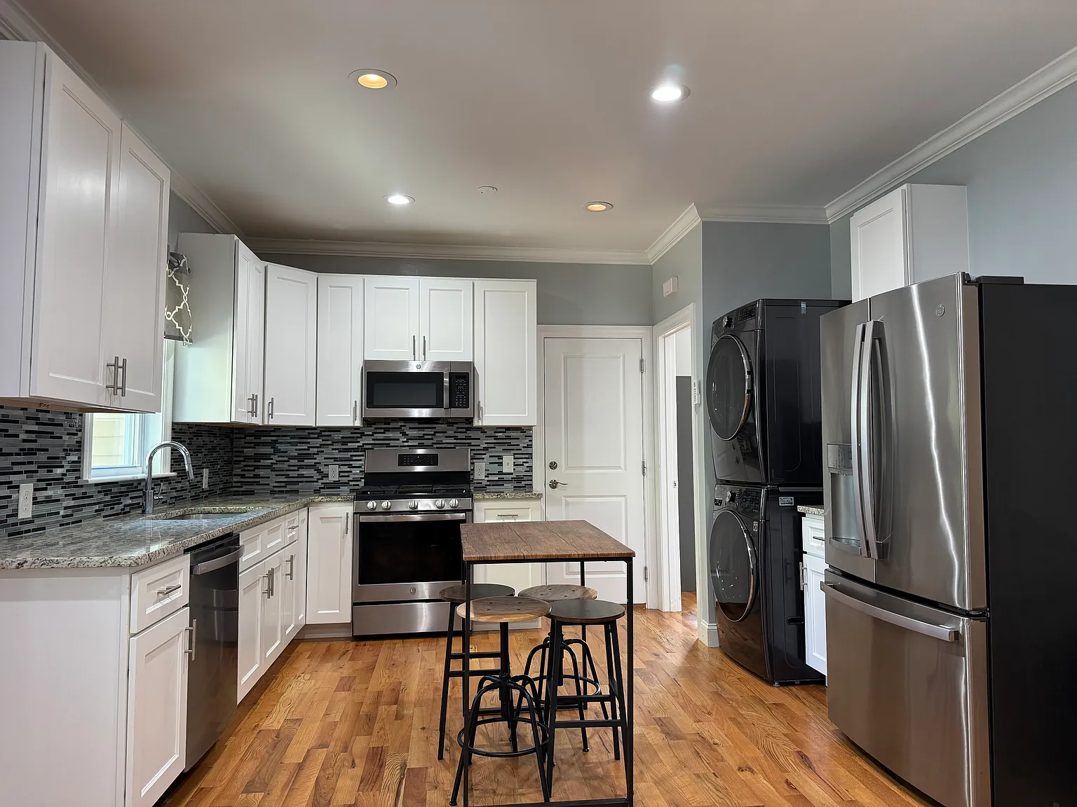 3 bed, 1012 sqft, $1,200 — Photo 3