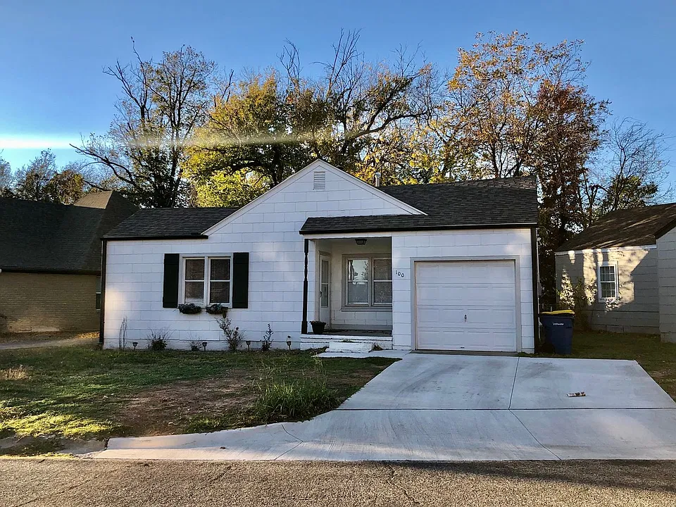 100 S Melrose Dr