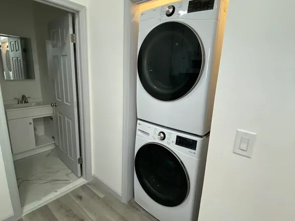 124 Winfield Avenue image 2 of 19