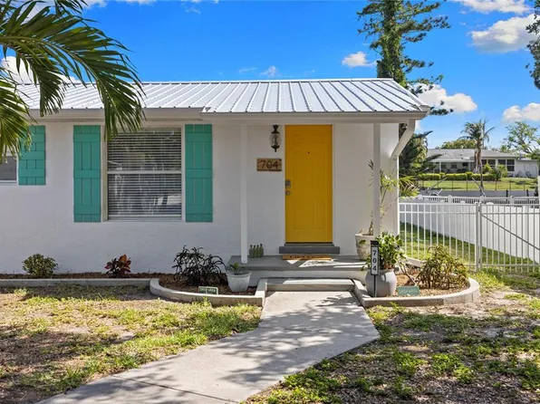 704 69th Ave W, Bradenton, FL 34207