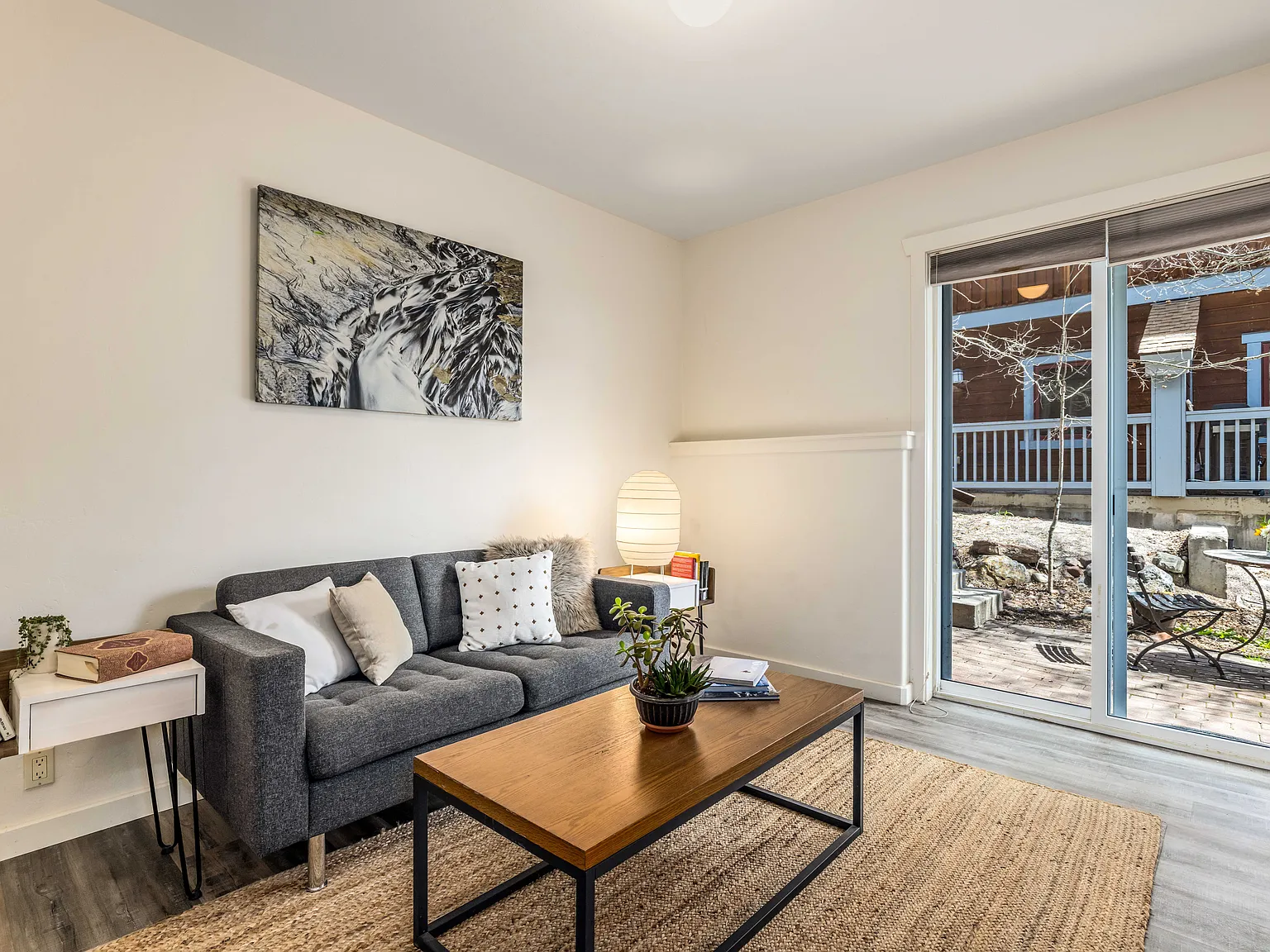 2 bed, 365 sqft, $2,500 — Photo 2