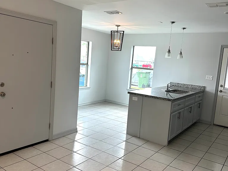 328 Clemente Ave #A — Photo 3