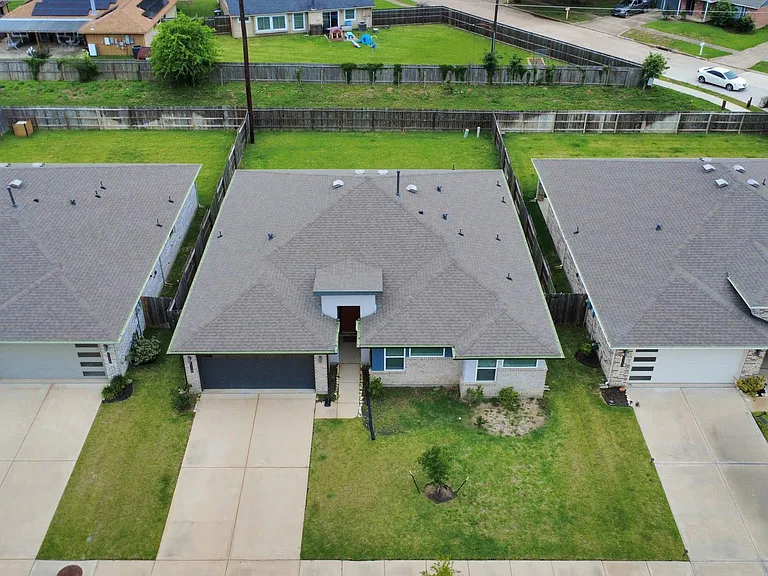 1118 Hyde Lake Ln — Photo 23