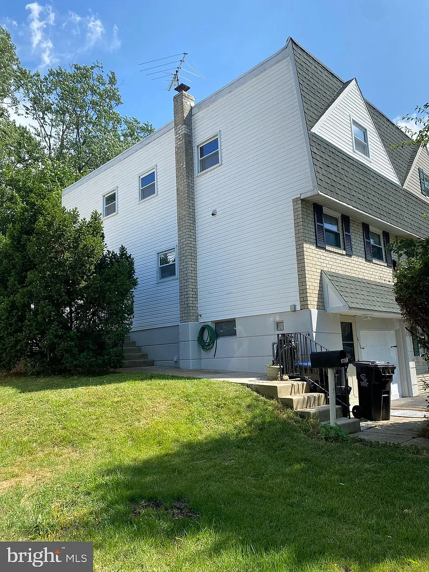 1736 Calamia Dr photo 1