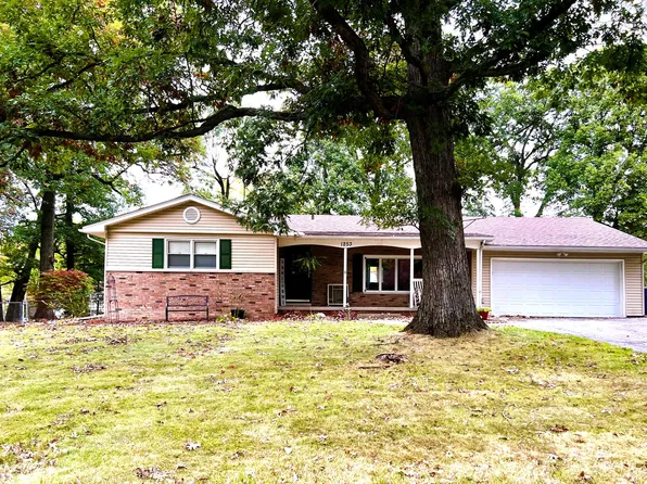 1253 Southwood Dr, Lowell, IN 46356