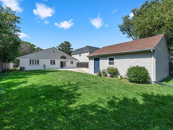 3rd image of 839 Meadowlark Ln
