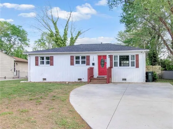 120 Delmar Ln, Newport News, VA 23602