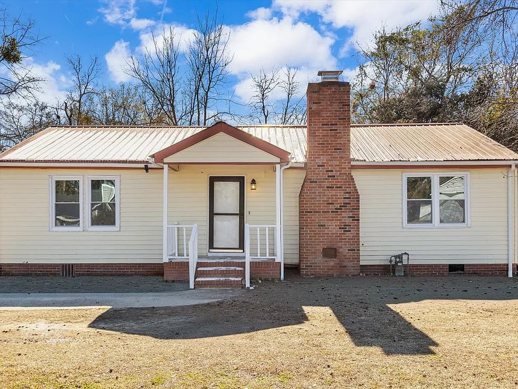 2213 Bungalow Rd — Photo 1