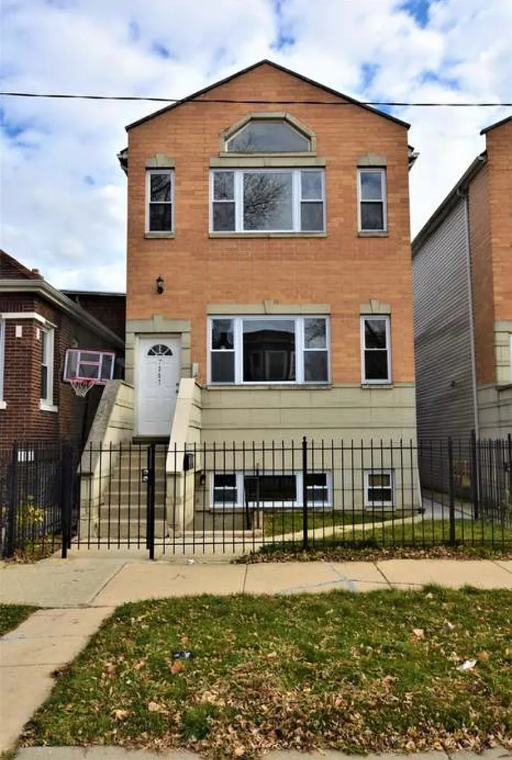3 bed, 1000 sqft, $1,650 — Photo 1