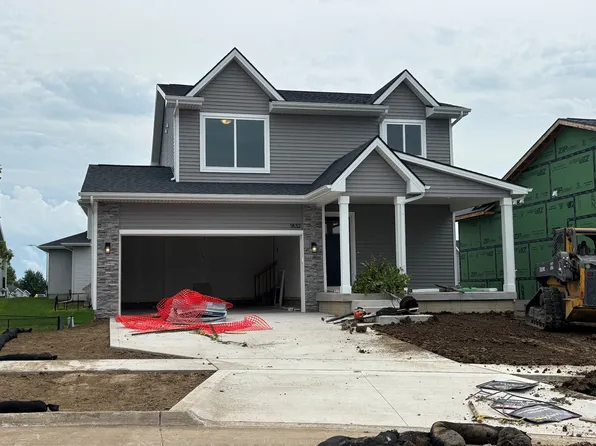 1832 Gordon Ct, Norwalk, IA 50211