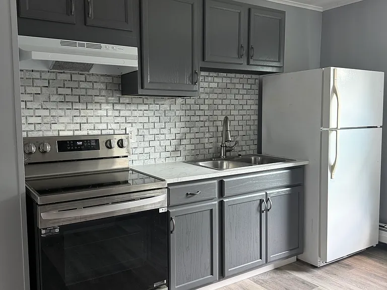 231 N Main St — Photo 3