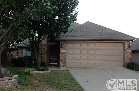 3rd image of 1002 Harwood Ct