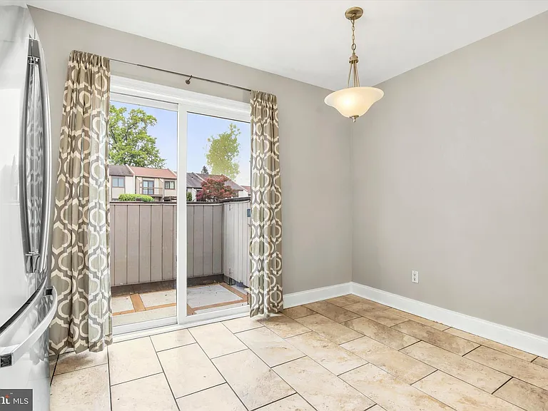 804 Bismark Way — Photo 7
