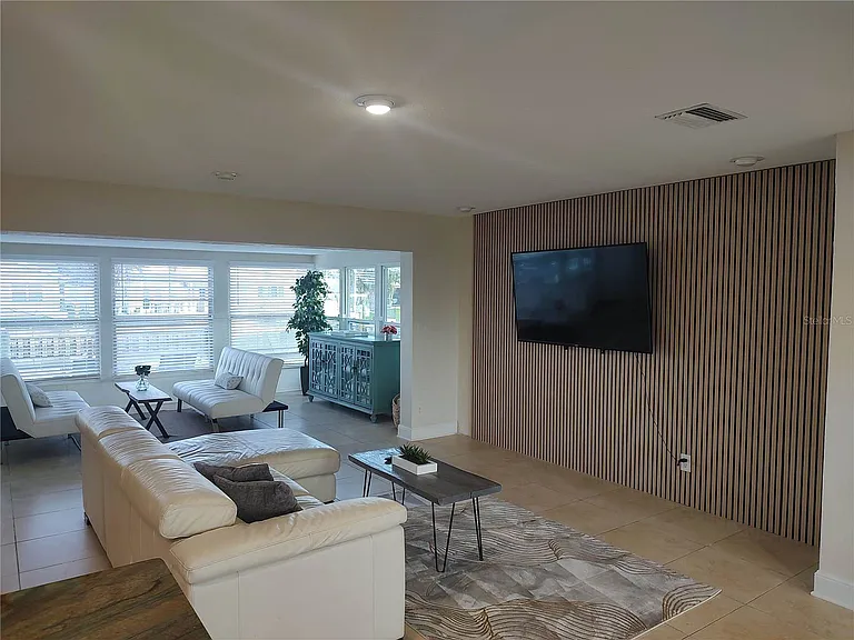 4165 13th Ln NE — Photo 14